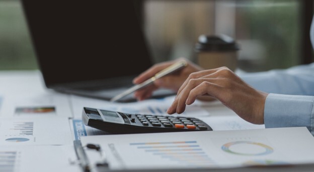 Business owner receiving accounting advice from an online accountant for a limited company.